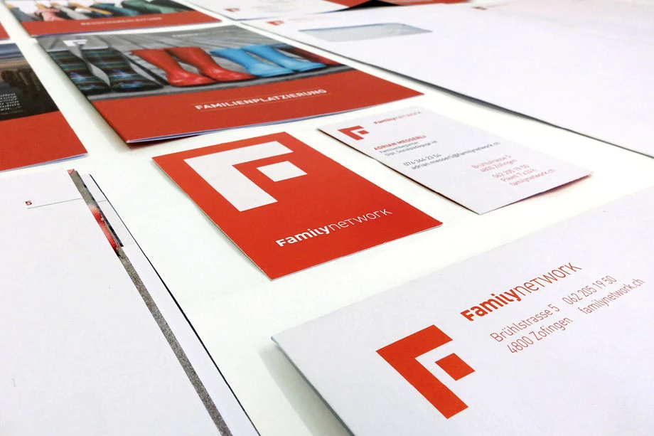 Branding Familynetwork: Grafik Design Visitenkarte, Briefpapier A4, Kuvert C5 und Faltprospekte by Lockedesign, Burgdorf