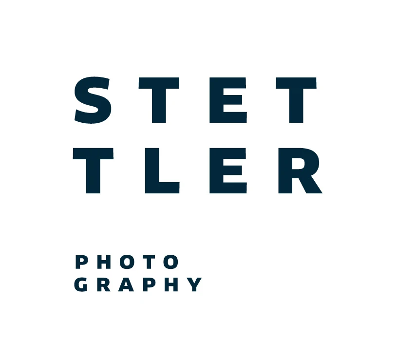 Branding Stettler Photography: Logogestaltung, Grafik/Layout Visitenkarten, Kuvert C5 und Geschäftspapier A4 by Lockedesign, Burgdorf